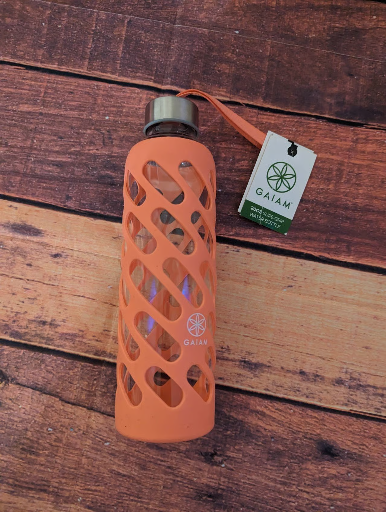 HYDRO GlassGuard. Elegant BPA-free glass bottle with protection and convenient lid.