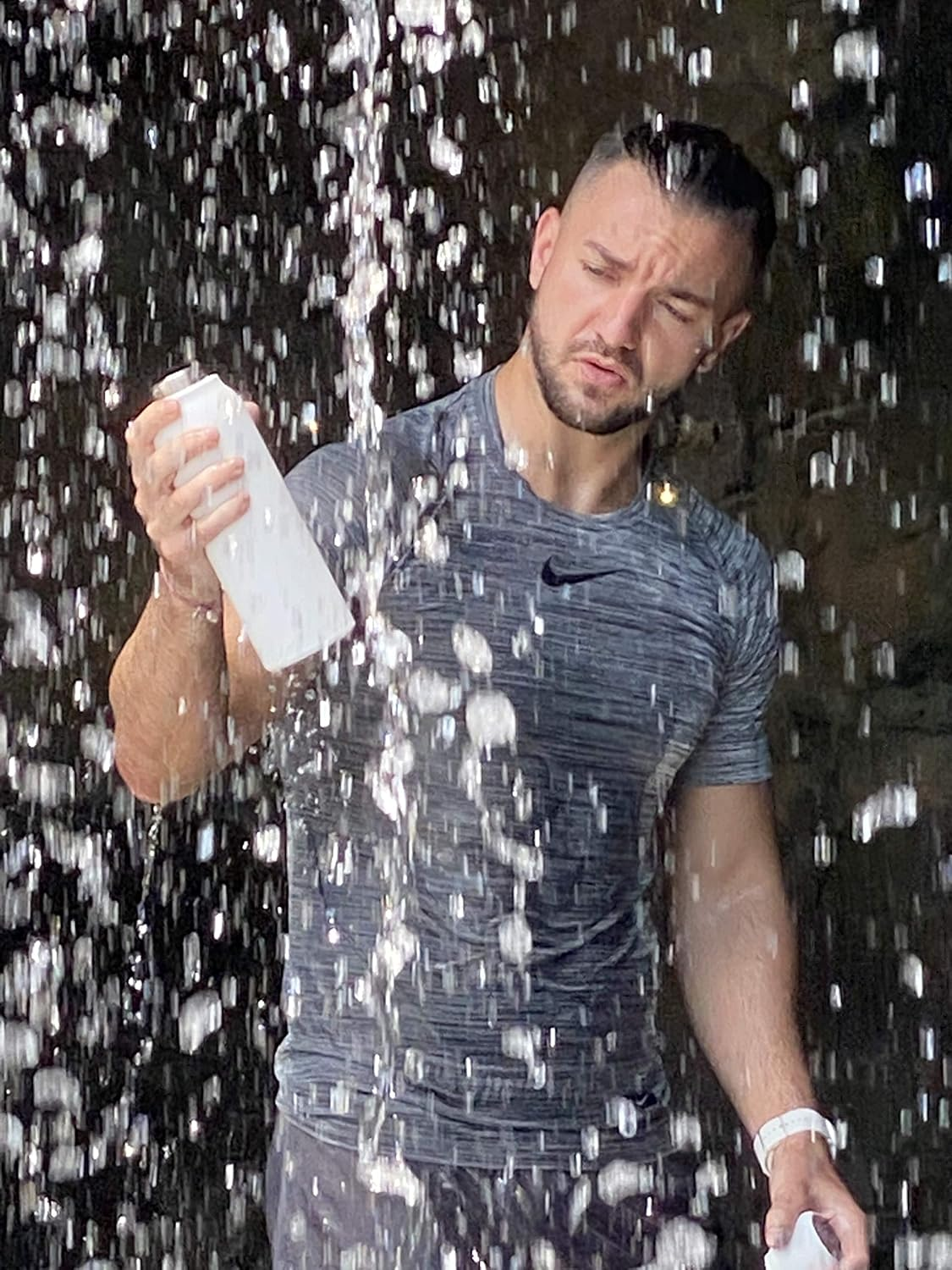 HYDRO PureUV. Smart bottle with water purification and thermal insulation.