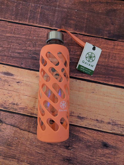 HYDRO GlassGuard. Elegant BPA-free glass bottle with protection and convenient lid.